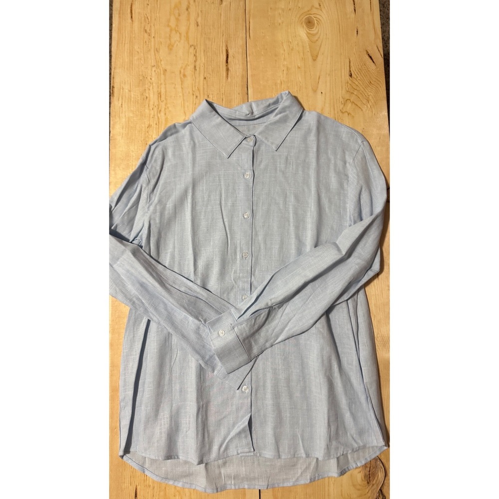 Womens Light Blue Button Down Long Sleeve Collared Shirt Size Medium Relaxed Fit